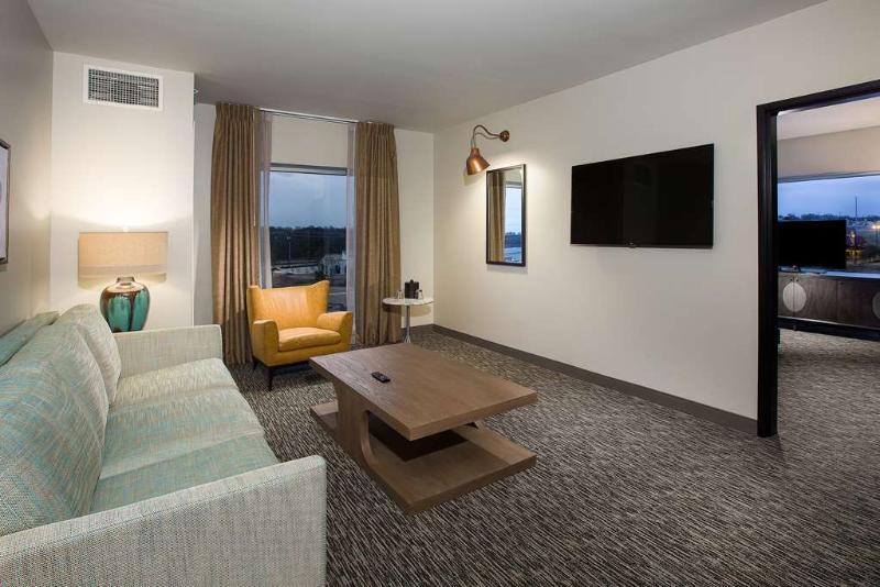 Cambria Hotel Milwaukee Downtown Exterior foto